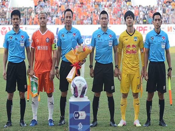 Tin bóng đá Việt trưa 20/7: V-League 2021 tiến thoái lưỡng nan