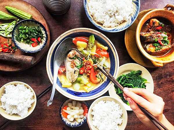 Nằm mơ thấy ăn cơm thường báo hiệu điều gì?
