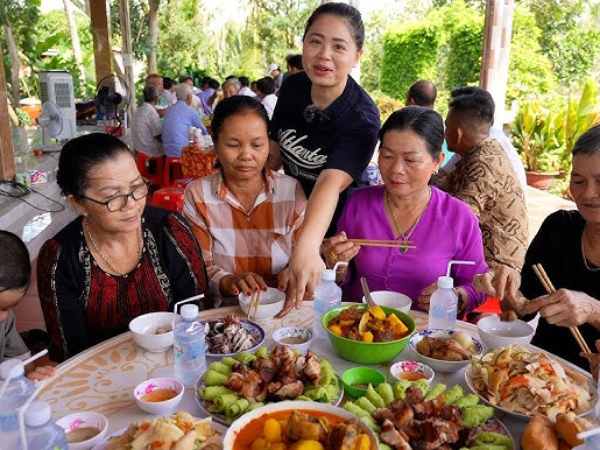 Ngủ mê thấy mình đi dự đám giỗ